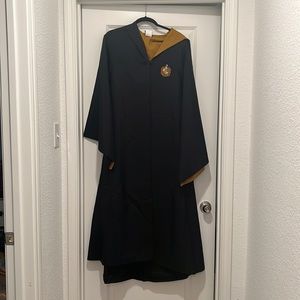 Wizarding World of Harry Potter Hufflepuff Robe, Size Medium.